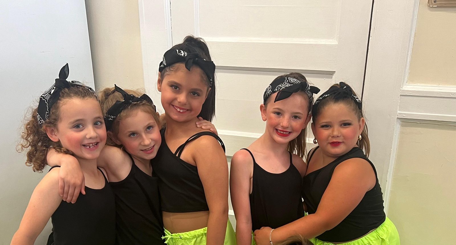 Discover thrilling events with our advanced vocal team and dancers. Experience artistry and inspiration in iconic locations.